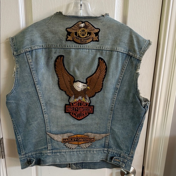 Lee denim vest with Harley-Davidson and other patches. Size Large - Picture 1 of 11